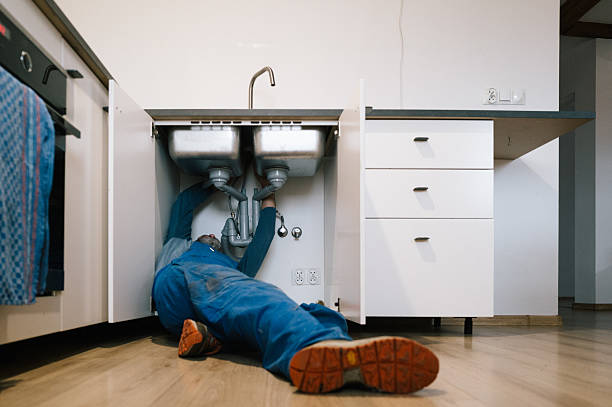 Professional Emergency Plumber technician working in Hooker, OK